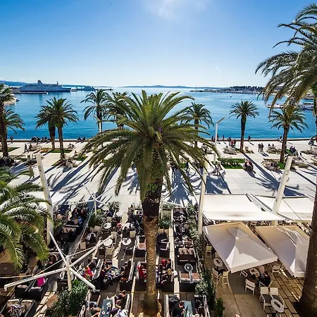 Апартаменти Luxury Riva With A Magnificient View *