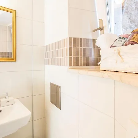 Апартаменти Luxury Riva With A Magnificient View *