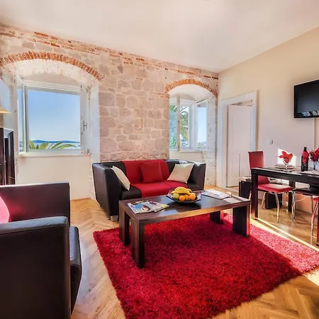 Apartment Luxury Riva With A Magnificient View