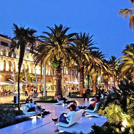 Apartment Luxury Riva With A Magnificient View